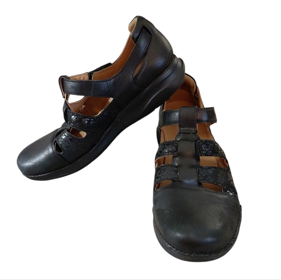Clarks Unstructured Black Strappy Flats Women's Leather Comfort Shoes Size 9 - Picture 1 of 12